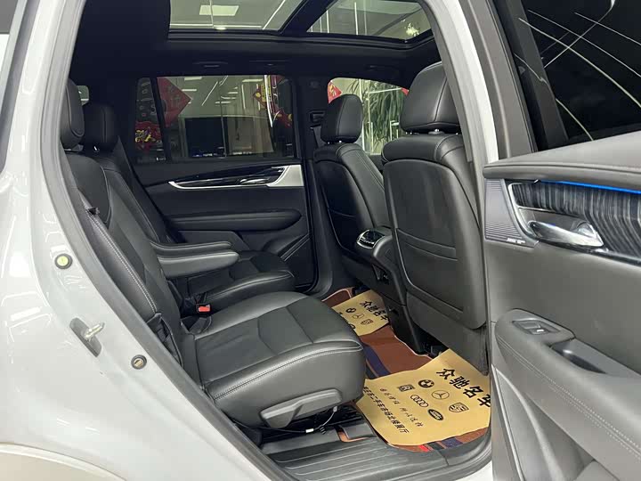 Фото 5 - Cadillac XT6