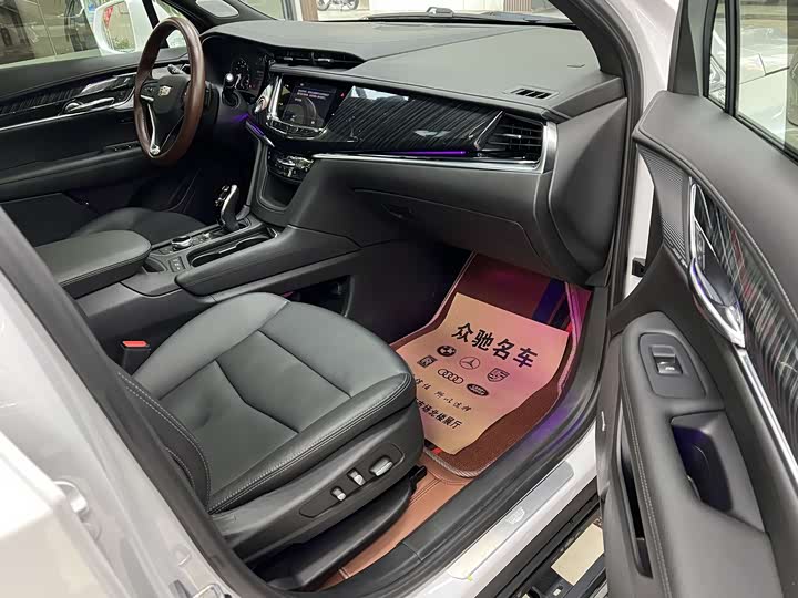 Фото 6 - Cadillac XT6