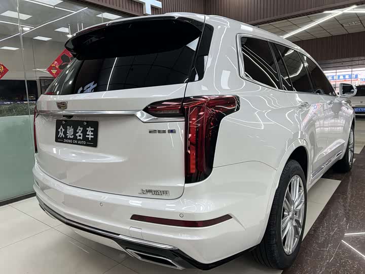 Фото 9 - Cadillac XT6
