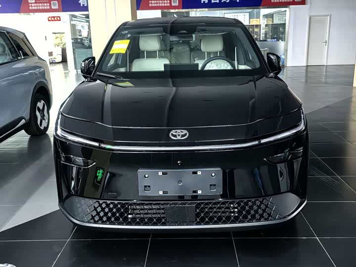 Photo 2 - Toyota bZ3X