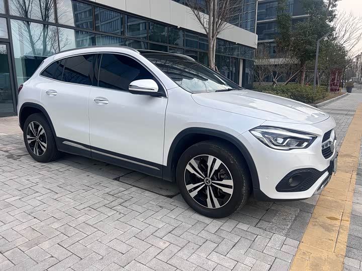 Фото 2 - Mercedes-Benz GLA-Class