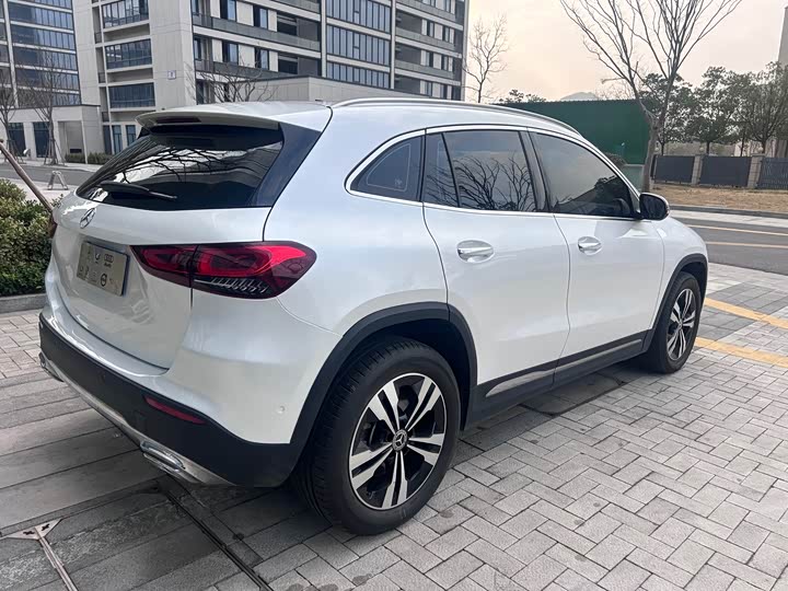 Фото 9 - Mercedes-Benz GLA-Class