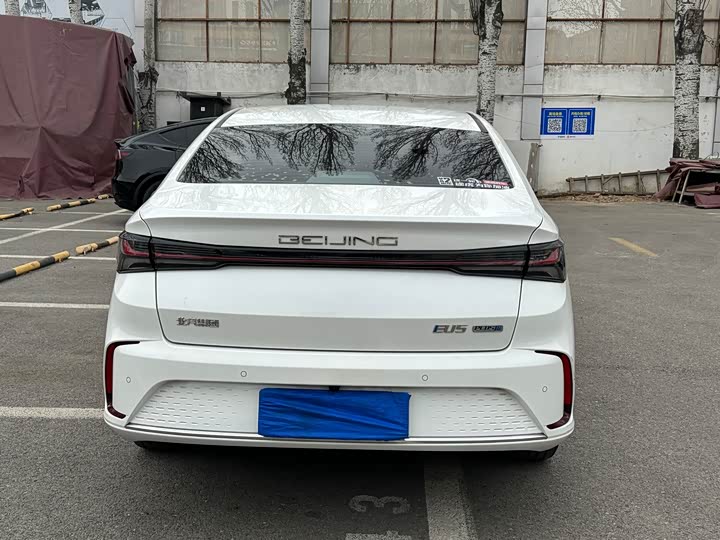 Фото 2 - Beijing EU5 Plus