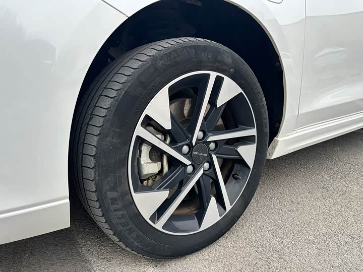 Фото 9 - Beijing EU5 Plus