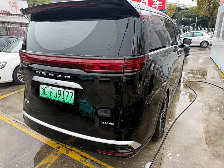 Фото 7 - Denza D9