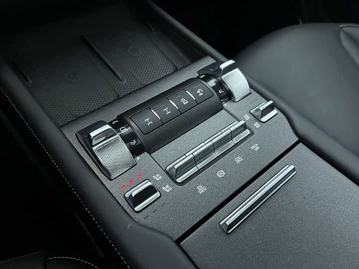 Фото 9 - Tank 300 Hybrid