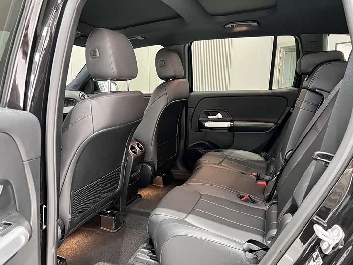 Фото 9 - Mercedes-Benz GLB-Class