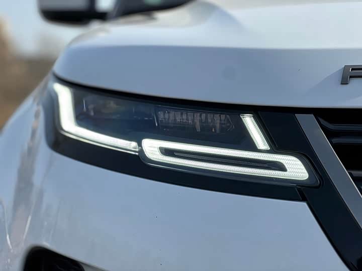 Photo 4 - Land Rover Range Rover Evoque L