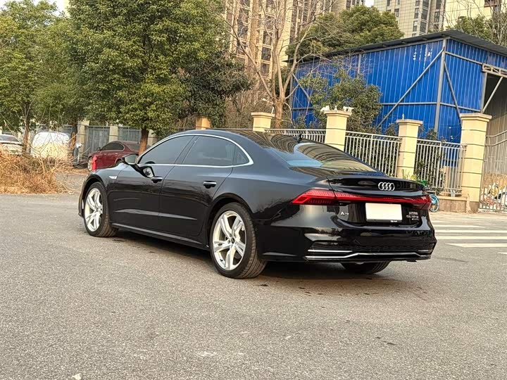 Фото 6 - Audi A7L