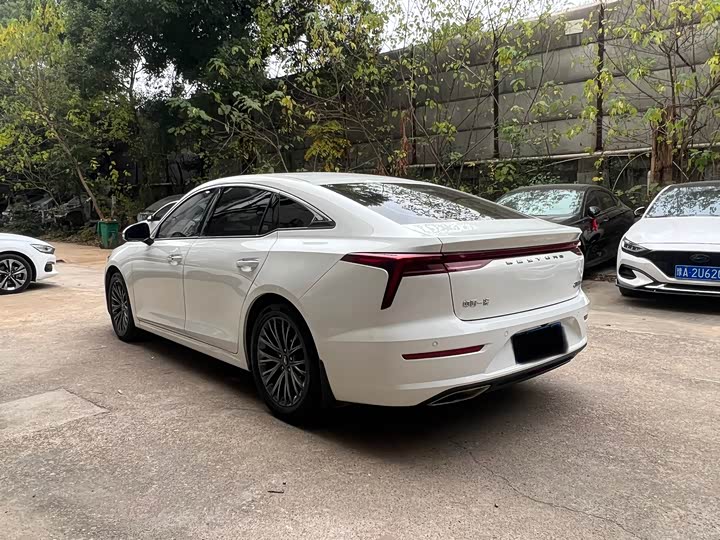 Фото 6 - Bestune B70