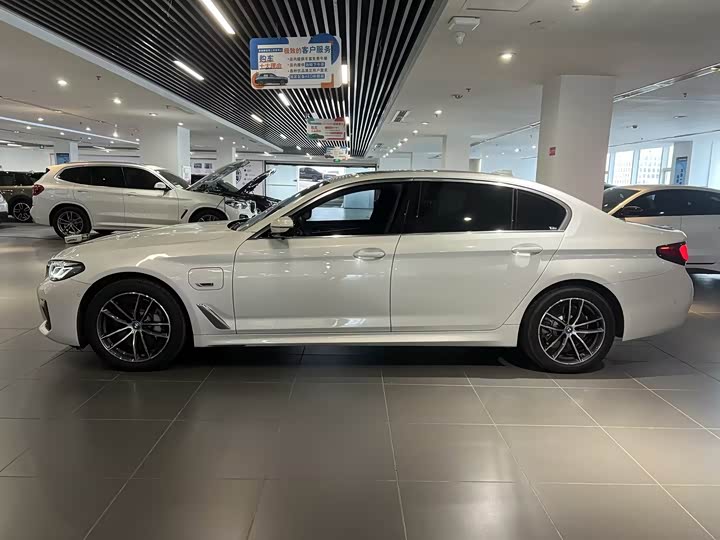 Photo 5 - BMW 5 Series Hybrid