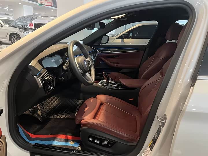 Photo 7 - BMW 5 Series Hybrid