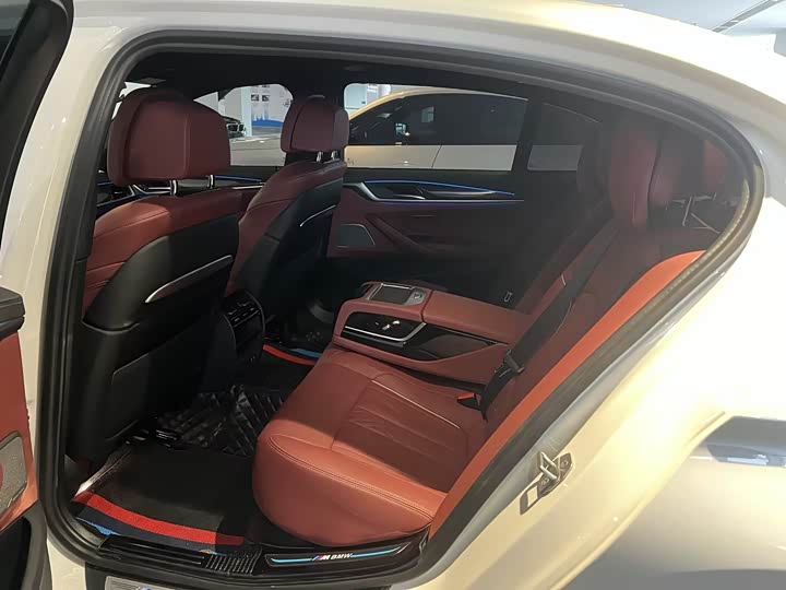 Photo 9 - BMW 5 Series Hybrid