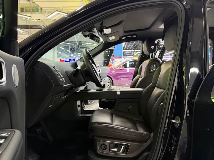 Photo 8 - LiXiang L9