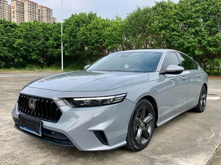 Фото 1 - Honda Inspire