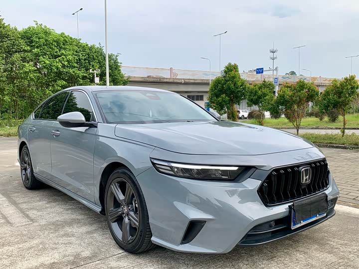 Фото 3 - Honda Inspire