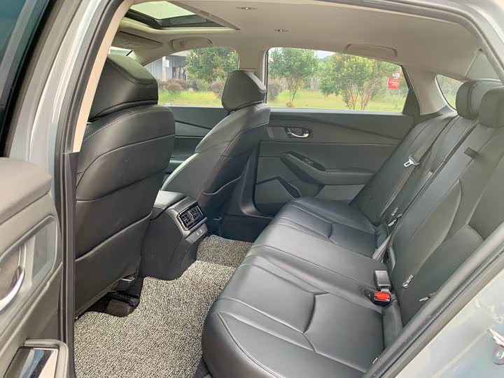 Фото 7 - Honda Inspire