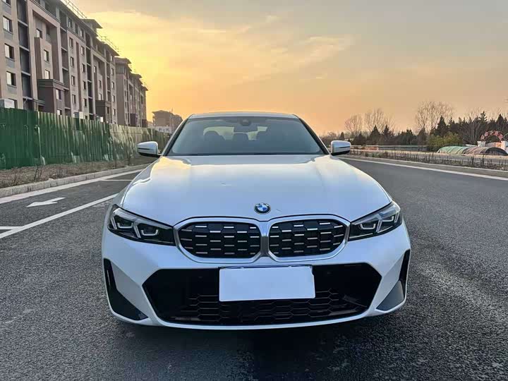 Photo 2 - BMW 3 Series