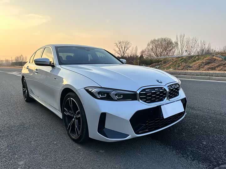 Photo 3 - BMW 3 Series