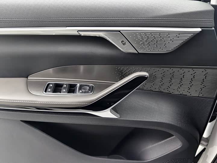 Фото 7 - Maxus Mifa 7