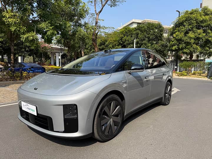 Фото 1 - LiXiang i8