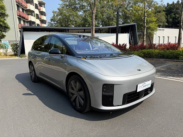 Фото 3 - LiXiang i8