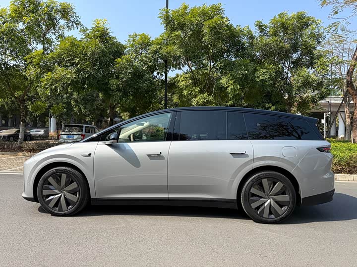 Фото 6 - LiXiang i8