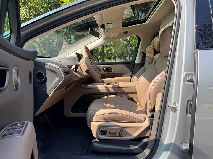 Фото 8 - LiXiang i8