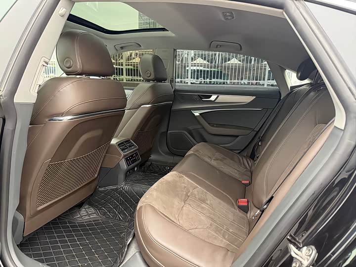 Фото 5 - Audi A7L