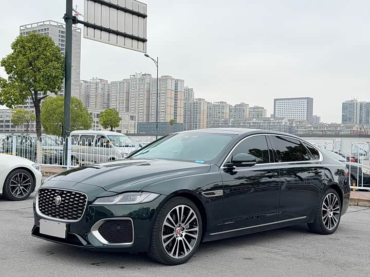 Фото 1 - Jaguar XF L