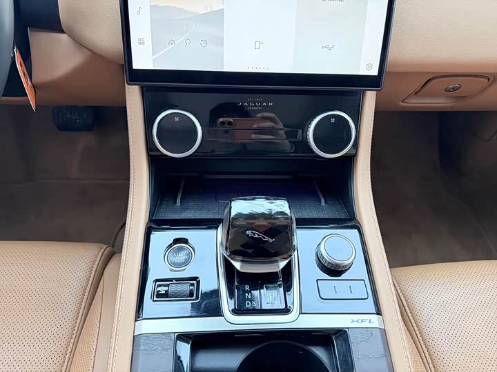 Фото 7 - Jaguar XF L