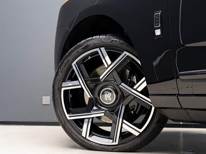 Фото 5 - Rolls-Royce Cullinan