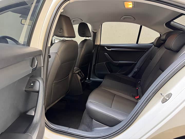 Photo 7 - Skoda Octavia Pro