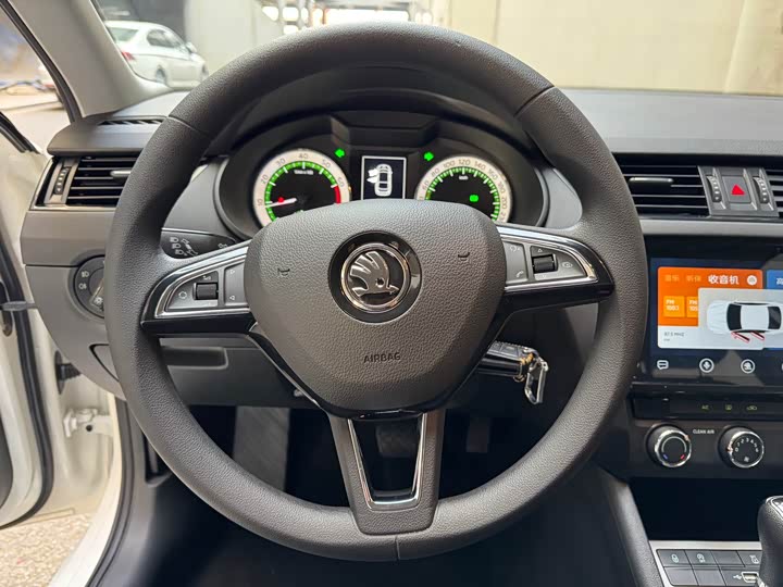 Photo 9 - Skoda Octavia Pro