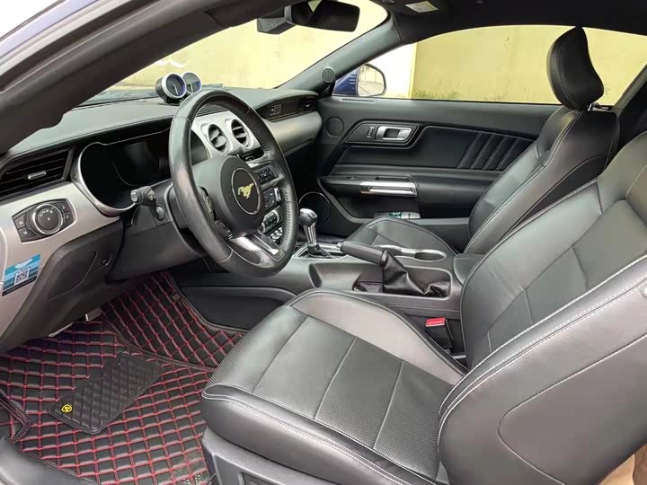 Photo 5 - Ford Mustang