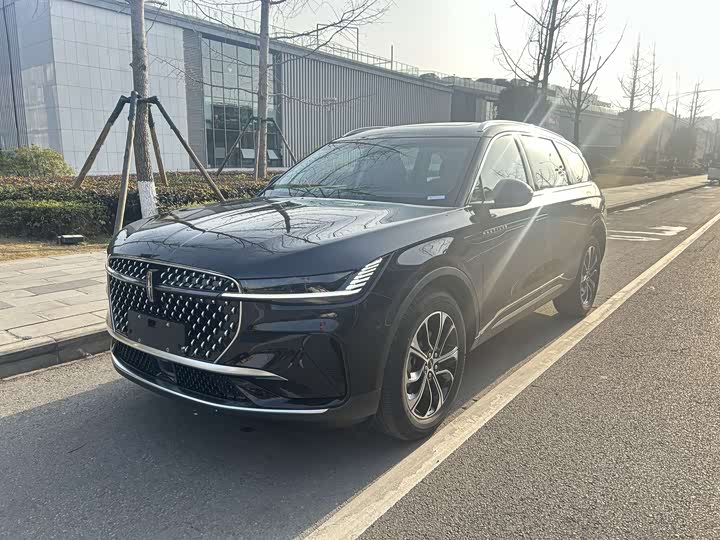 Фото 1 - Lincoln Nautilus