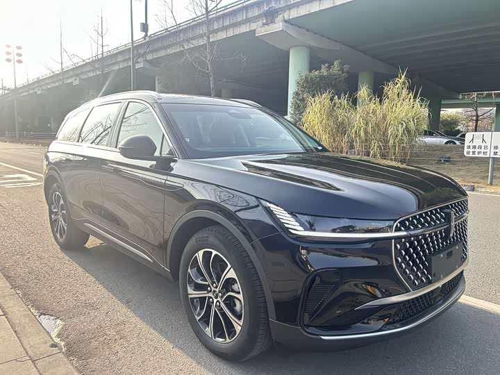 Фото 3 - Lincoln Nautilus