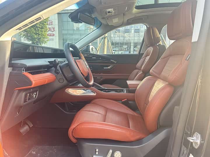 Фото 4 - Lincoln Nautilus