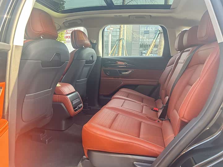 Фото 6 - Lincoln Nautilus