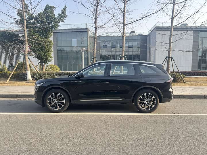 Фото 9 - Lincoln Nautilus