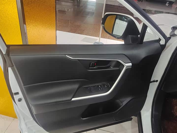 Photo 7 - Toyota Wildlander