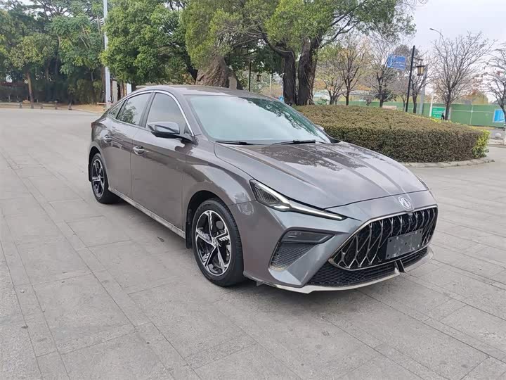 Фото 2 - MG Motor 5 Scorpio