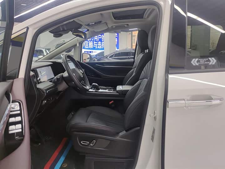 Фото 9 - GAC Trumpchi M8