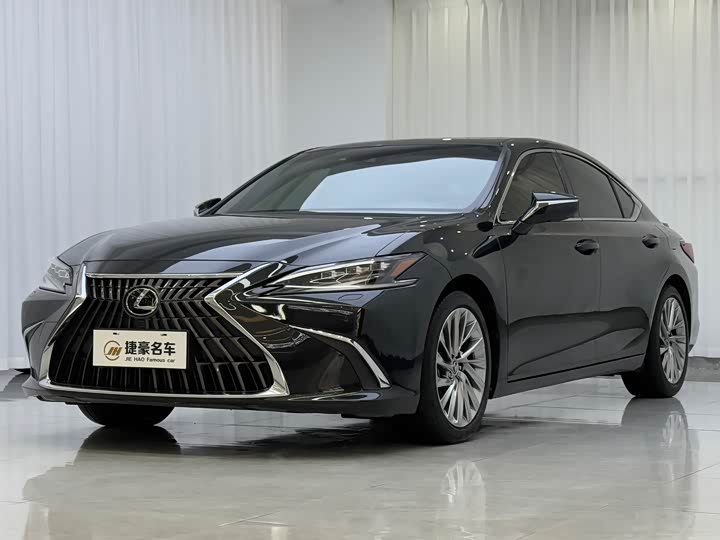 Фото 1 - Lexus ES