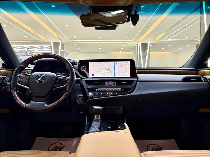 Фото 6 - Lexus ES