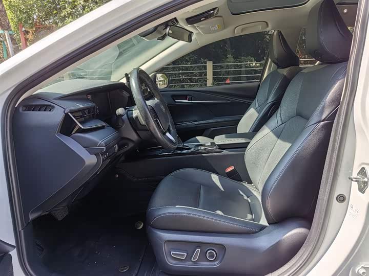 Фото 6 - Toyota Camry