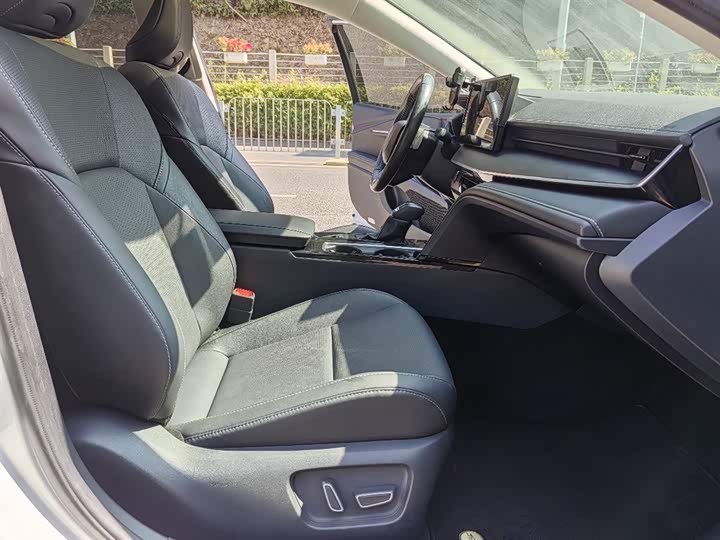 Фото 7 - Toyota Camry