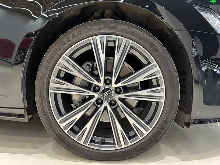 Фото 8 - Audi A6L