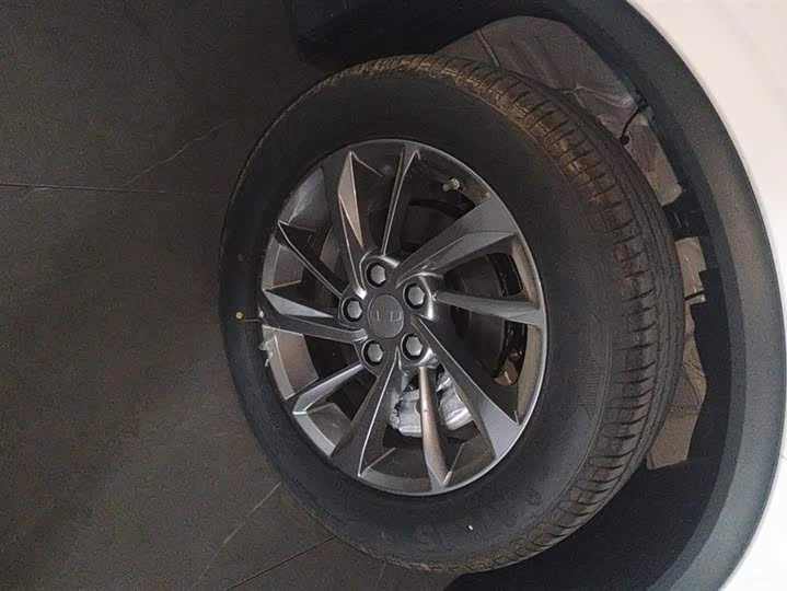 Photo 6 - Geely Coolray