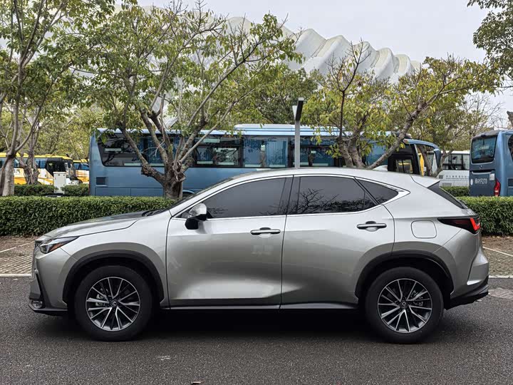 Photo 3 - Lexus NX